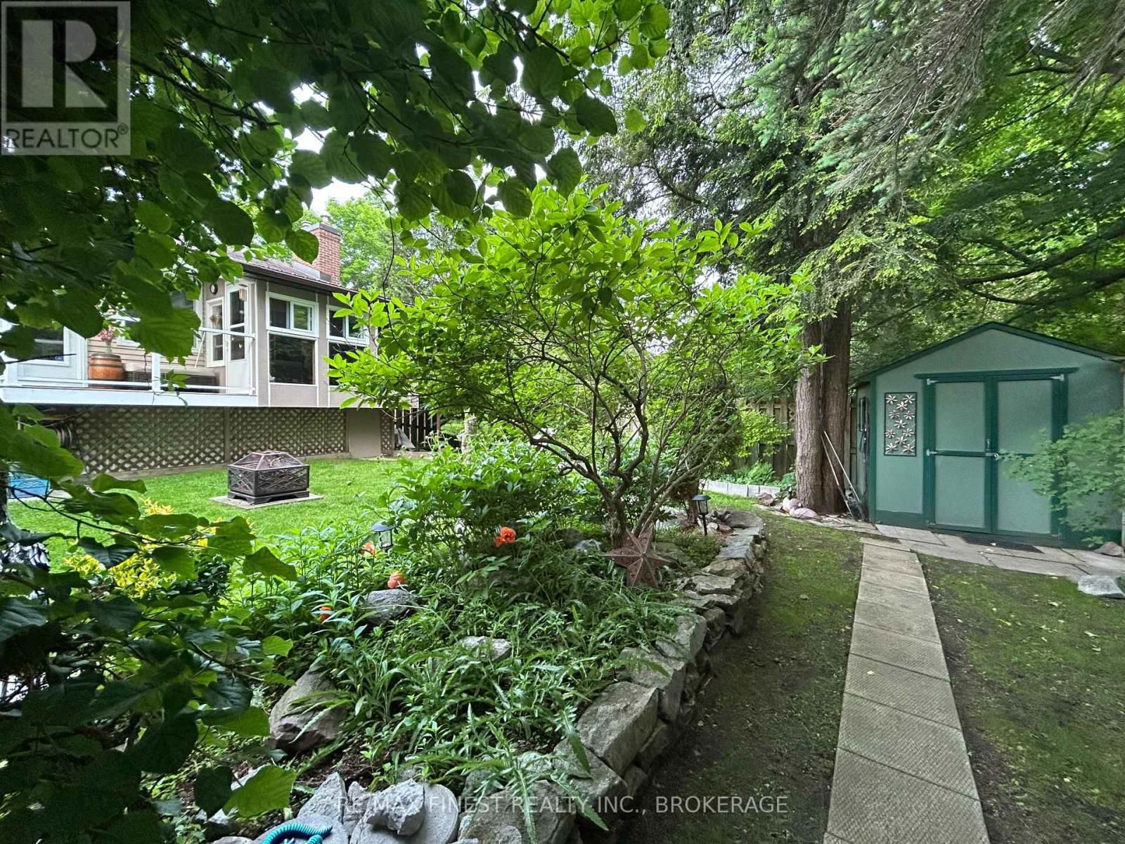 1048 BAUDER CRESCENT Image 48