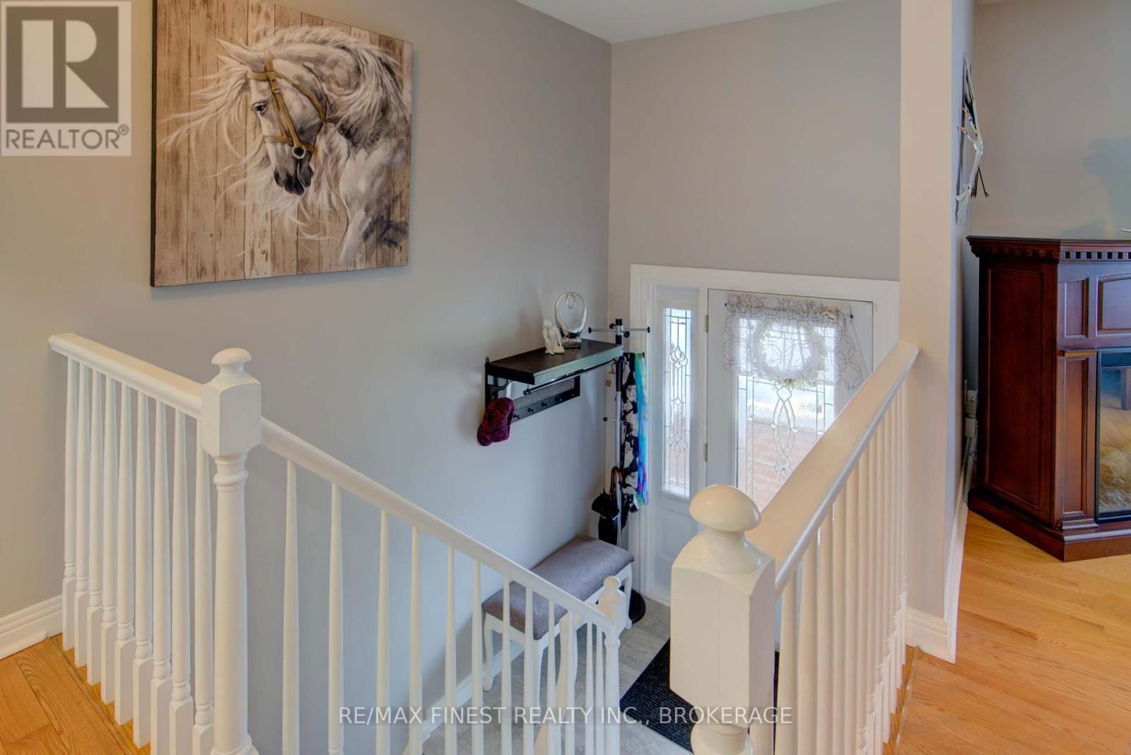 1048 BAUDER CRESCENT Image 6