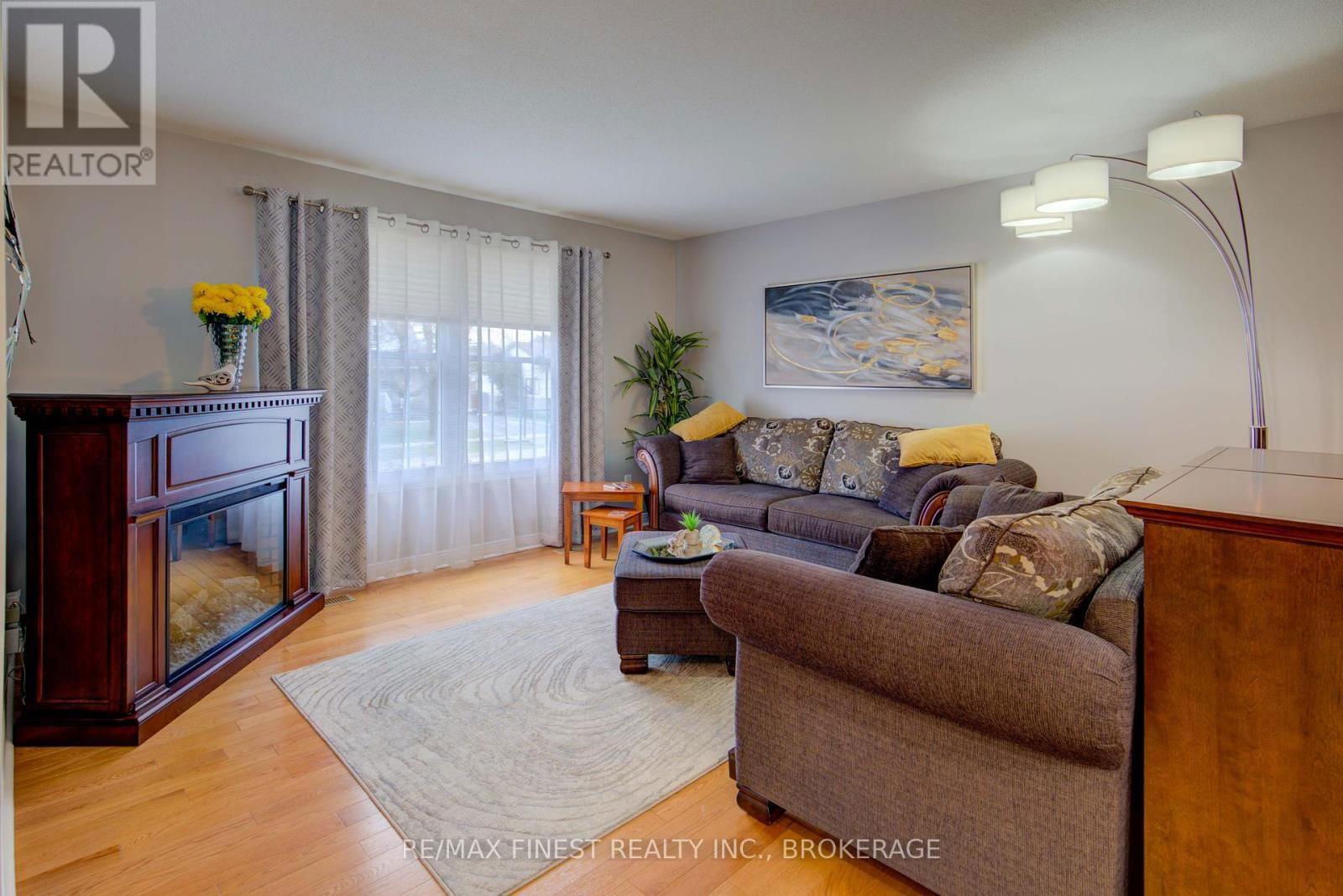 1048 BAUDER CRESCENT Image 7