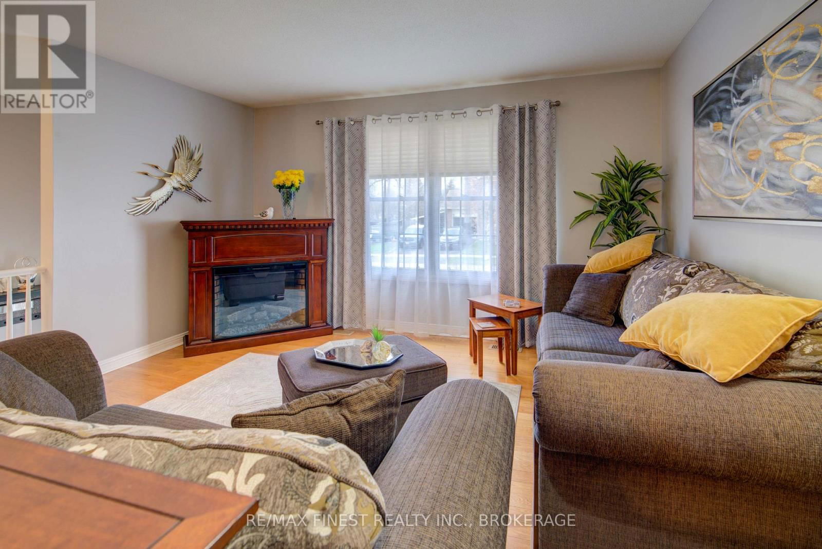 1048 BAUDER CRESCENT Image 8