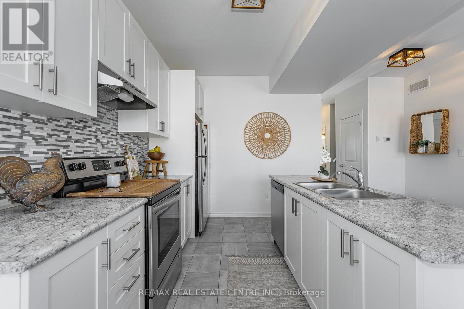 172 LINKS CRESCENT Image 16