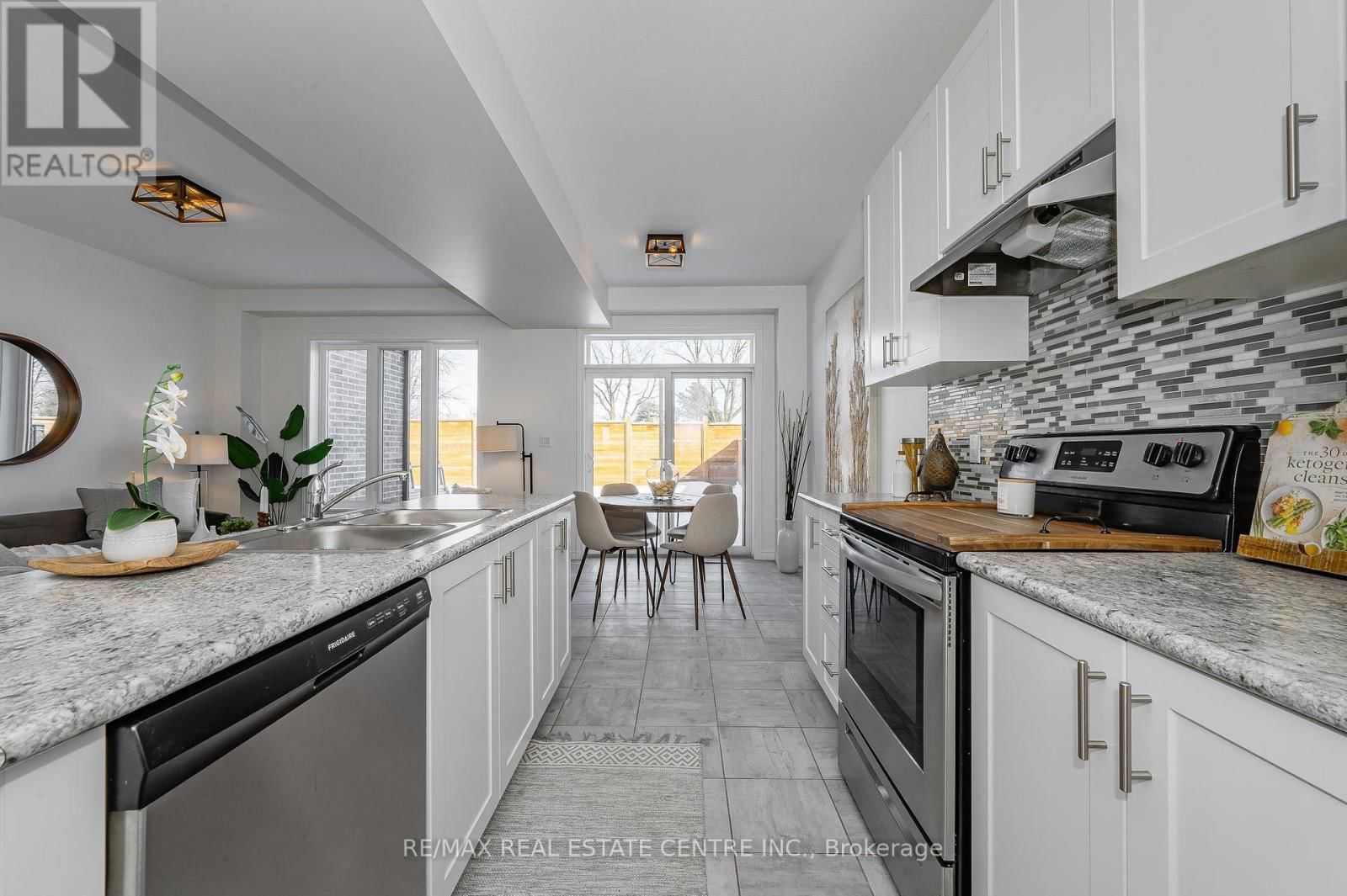 172 LINKS CRESCENT Image 19