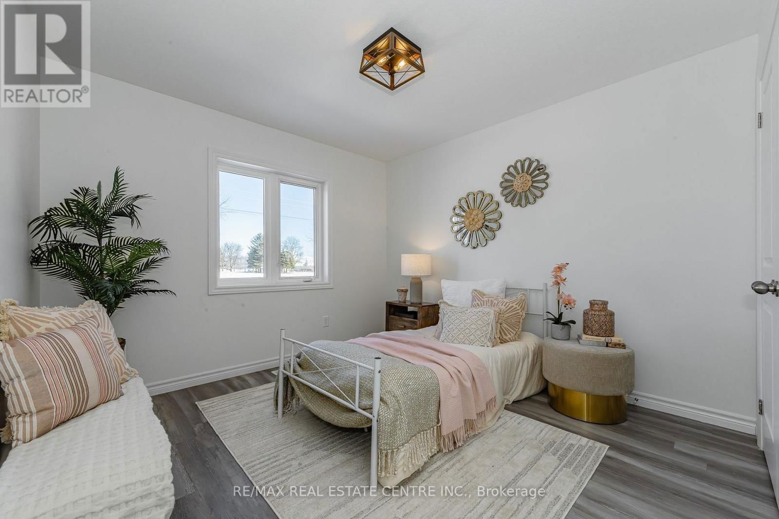 172 LINKS CRESCENT Image 31