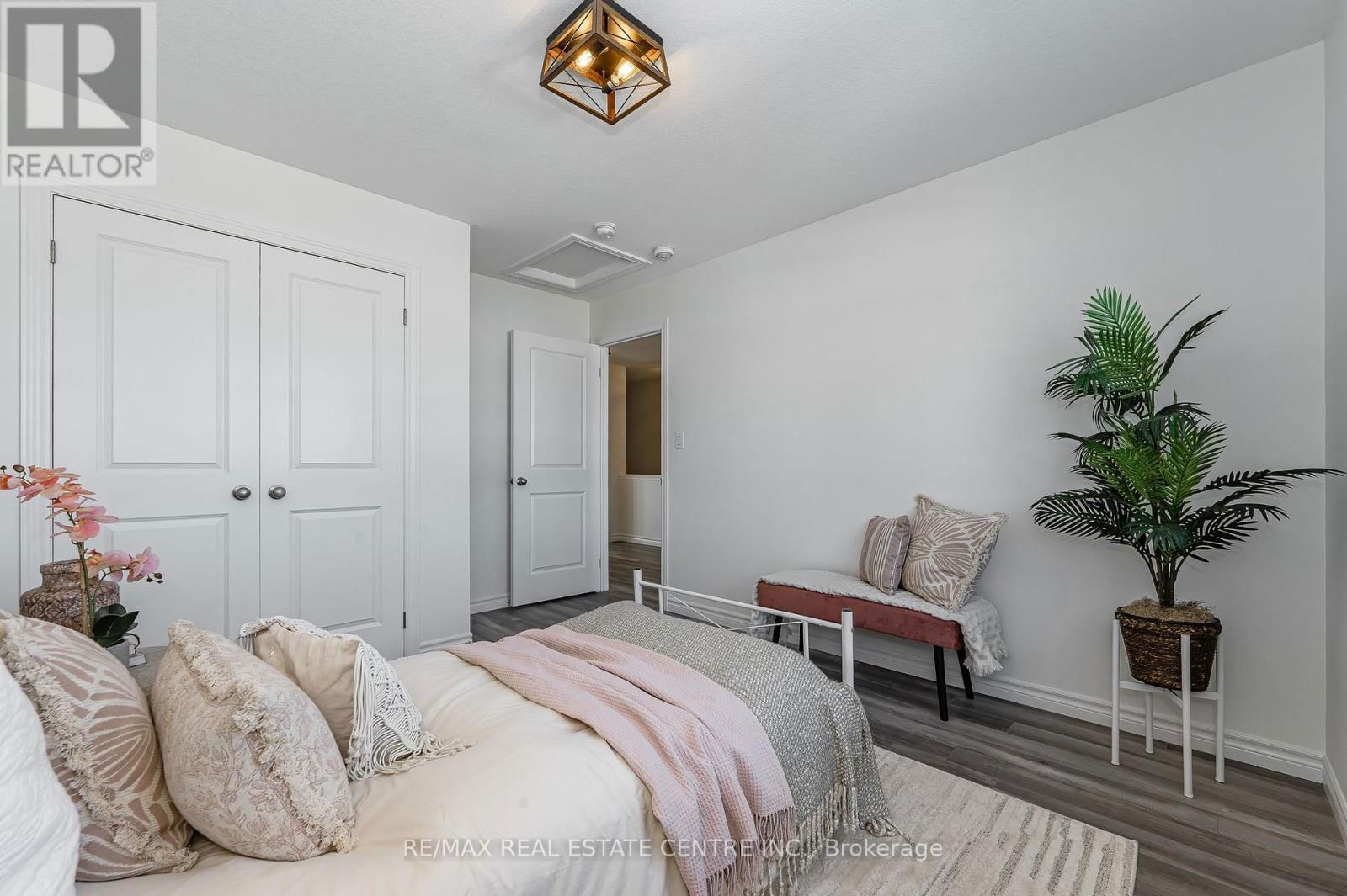 172 LINKS CRESCENT Image 32