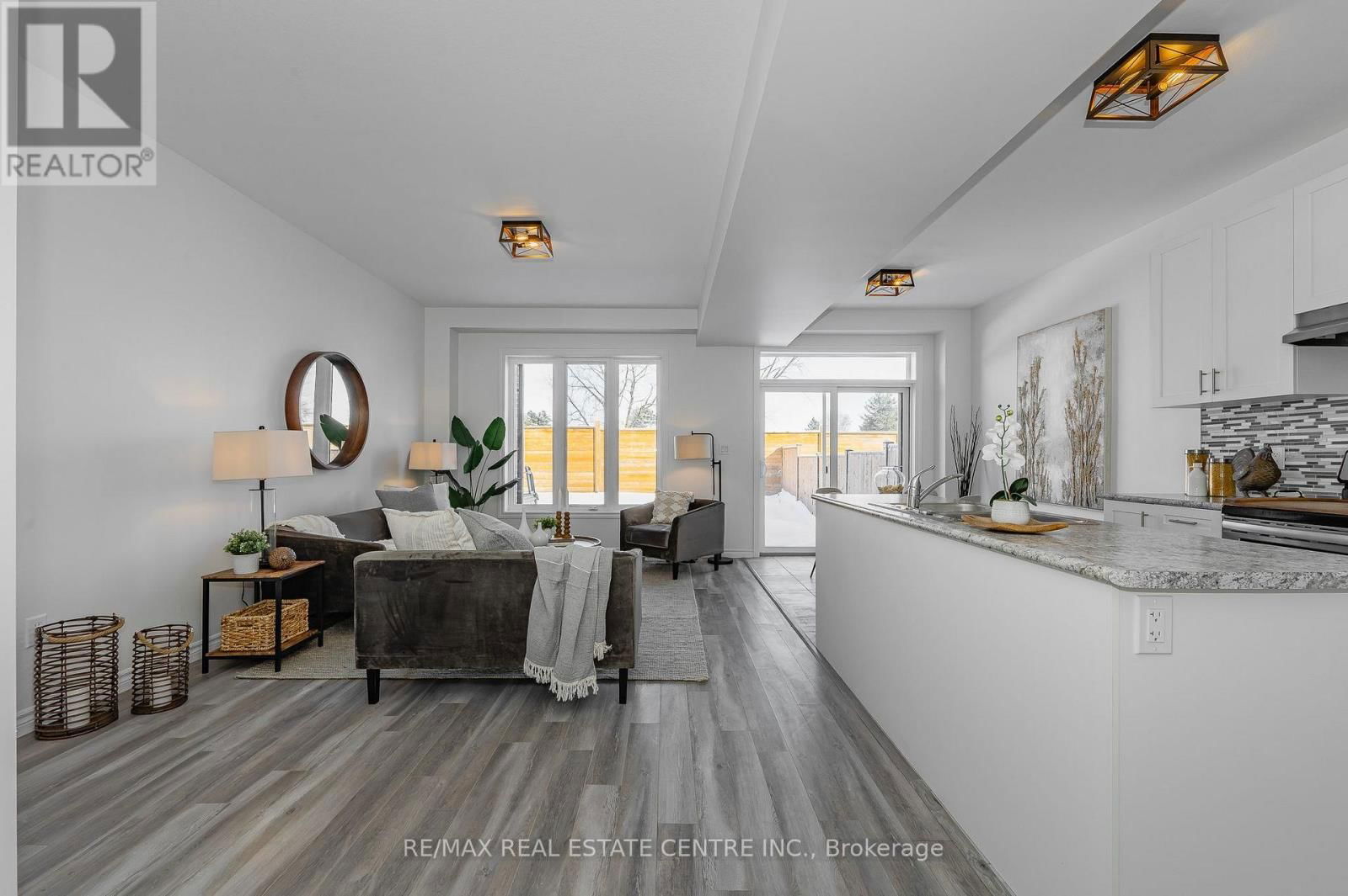 172 LINKS CRESCENT Image 4