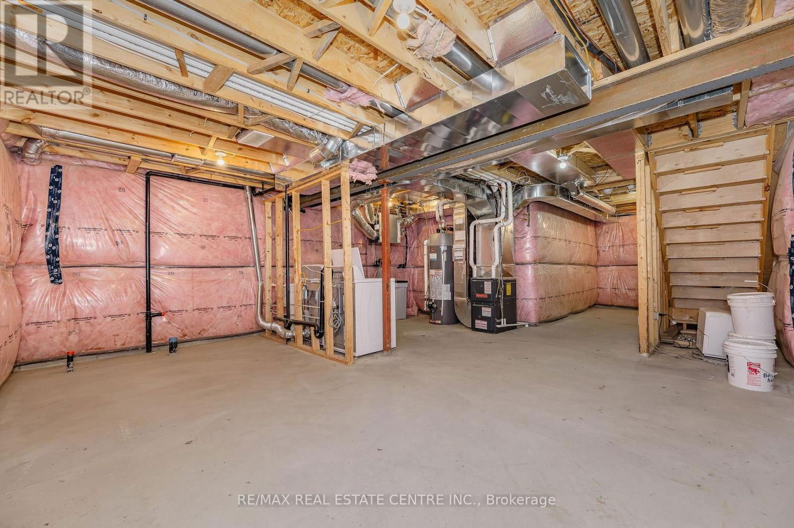 172 LINKS CRESCENT Image 40