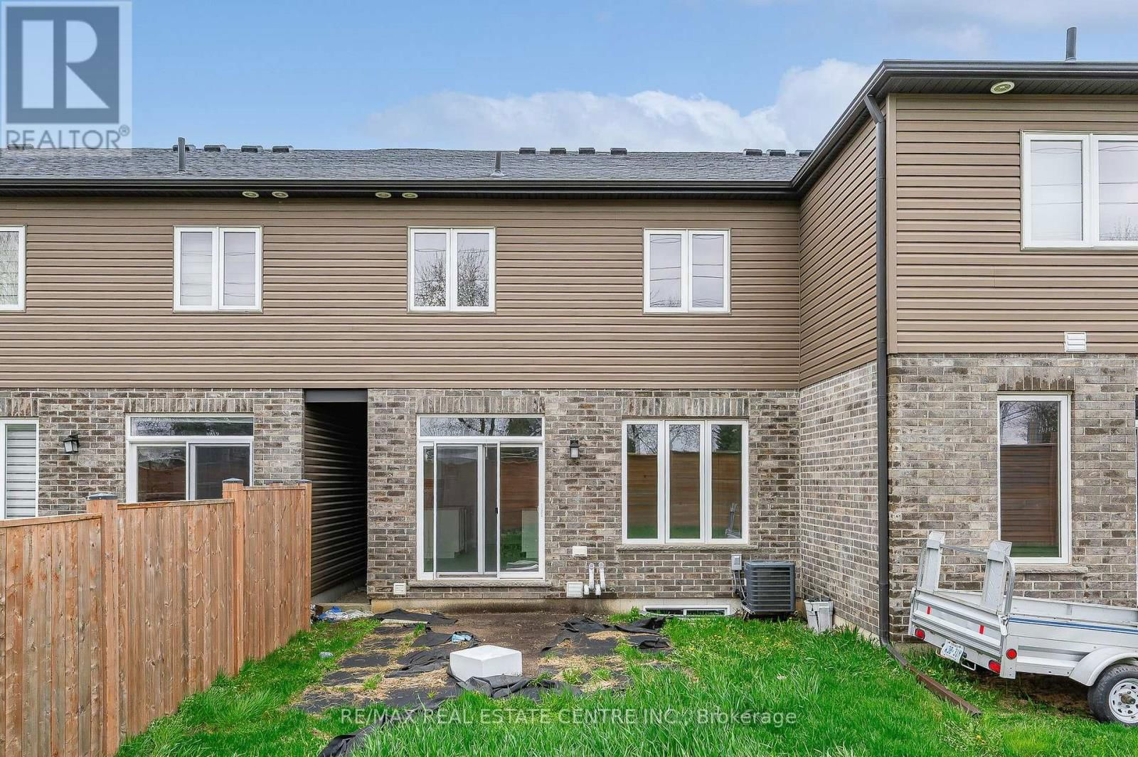 172 LINKS CRESCENT Image 43