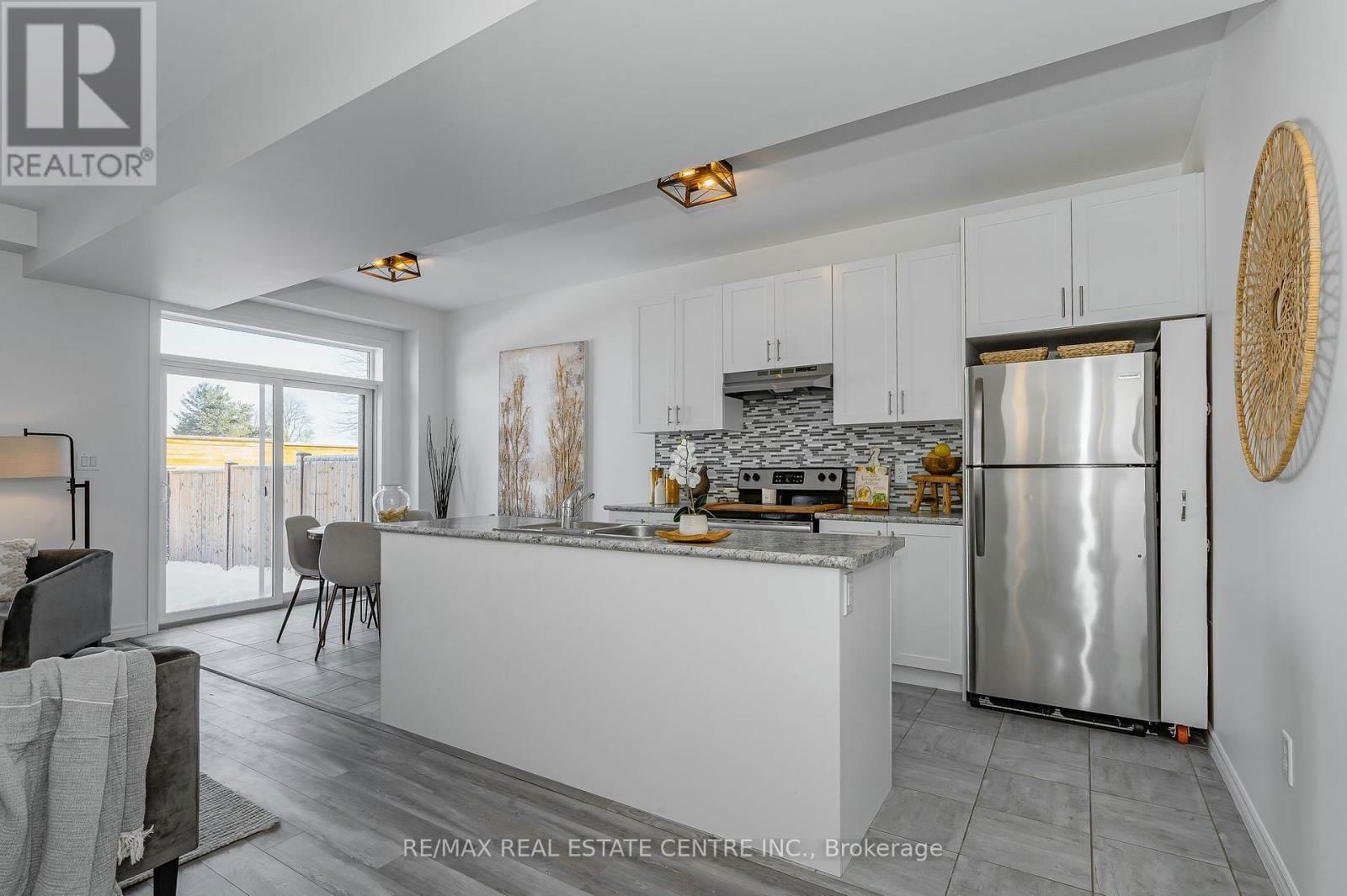 172 LINKS CRESCENT Image 9