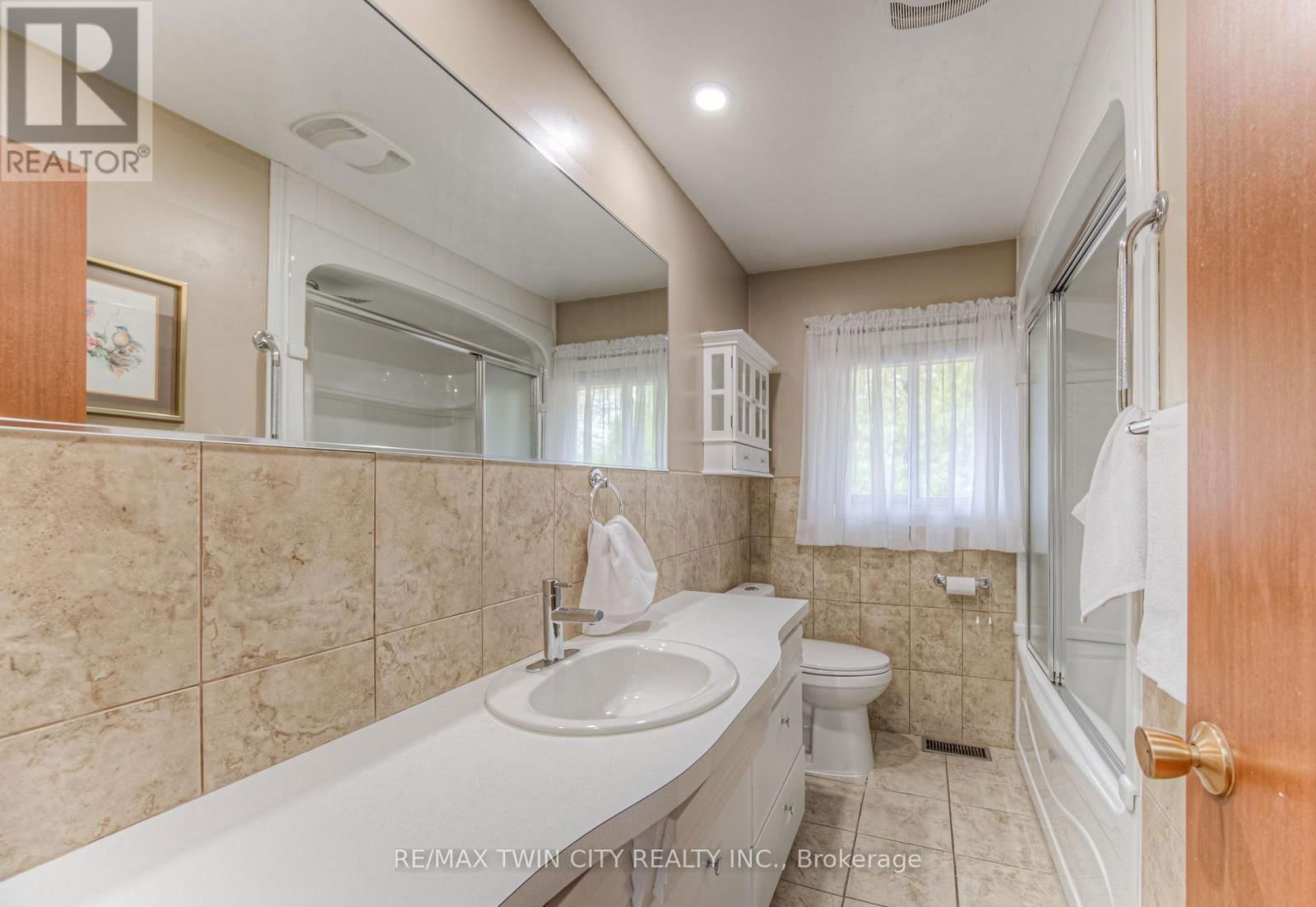 590 MANCHESTER ROAD Image 15