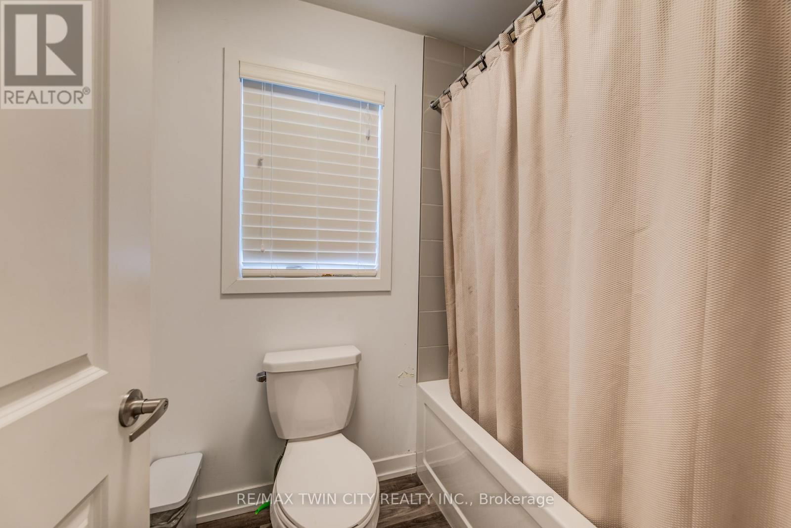 35 - 205 WEST OAK TRAIL Image 21