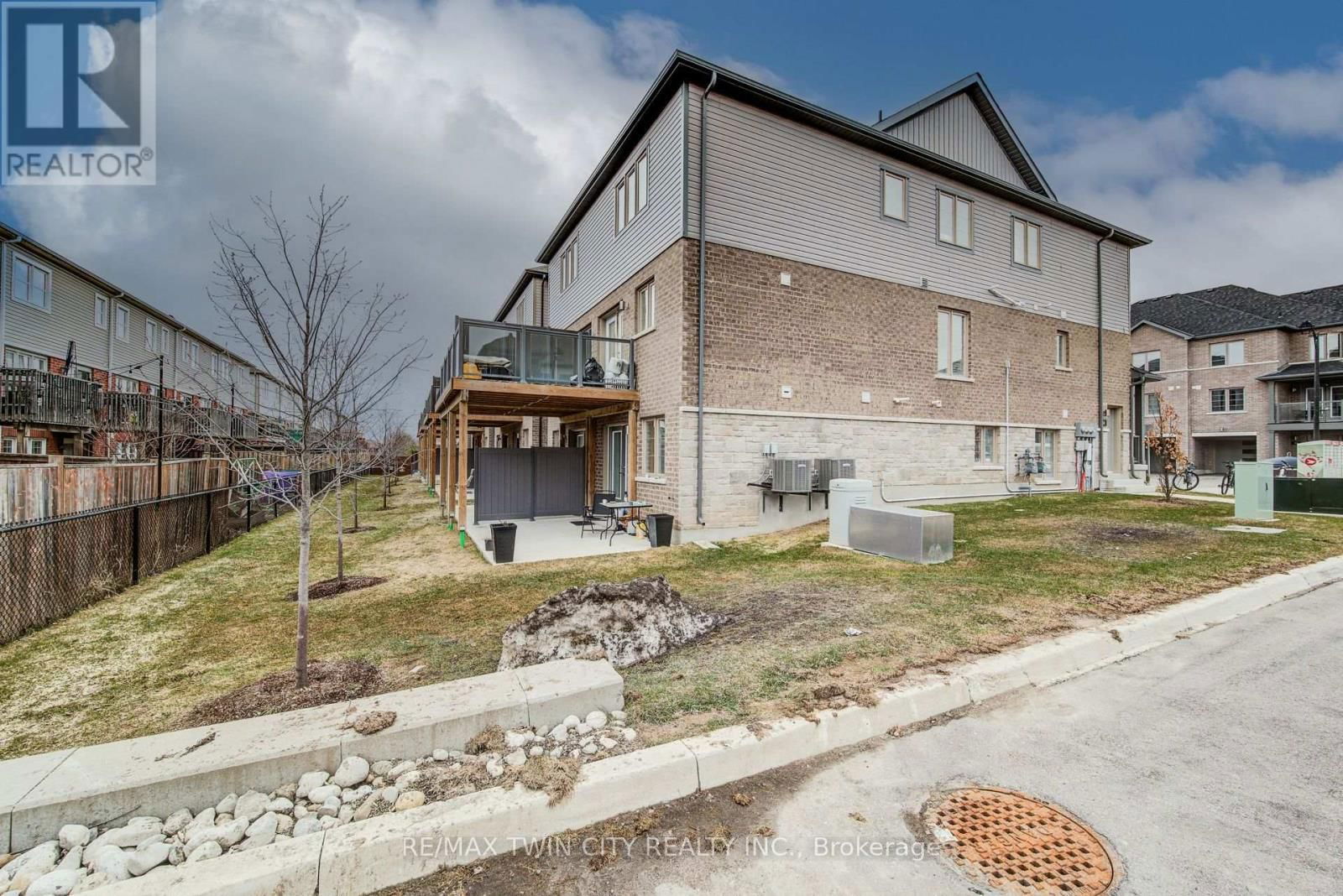 35 - 205 WEST OAK TRAIL Image 3
