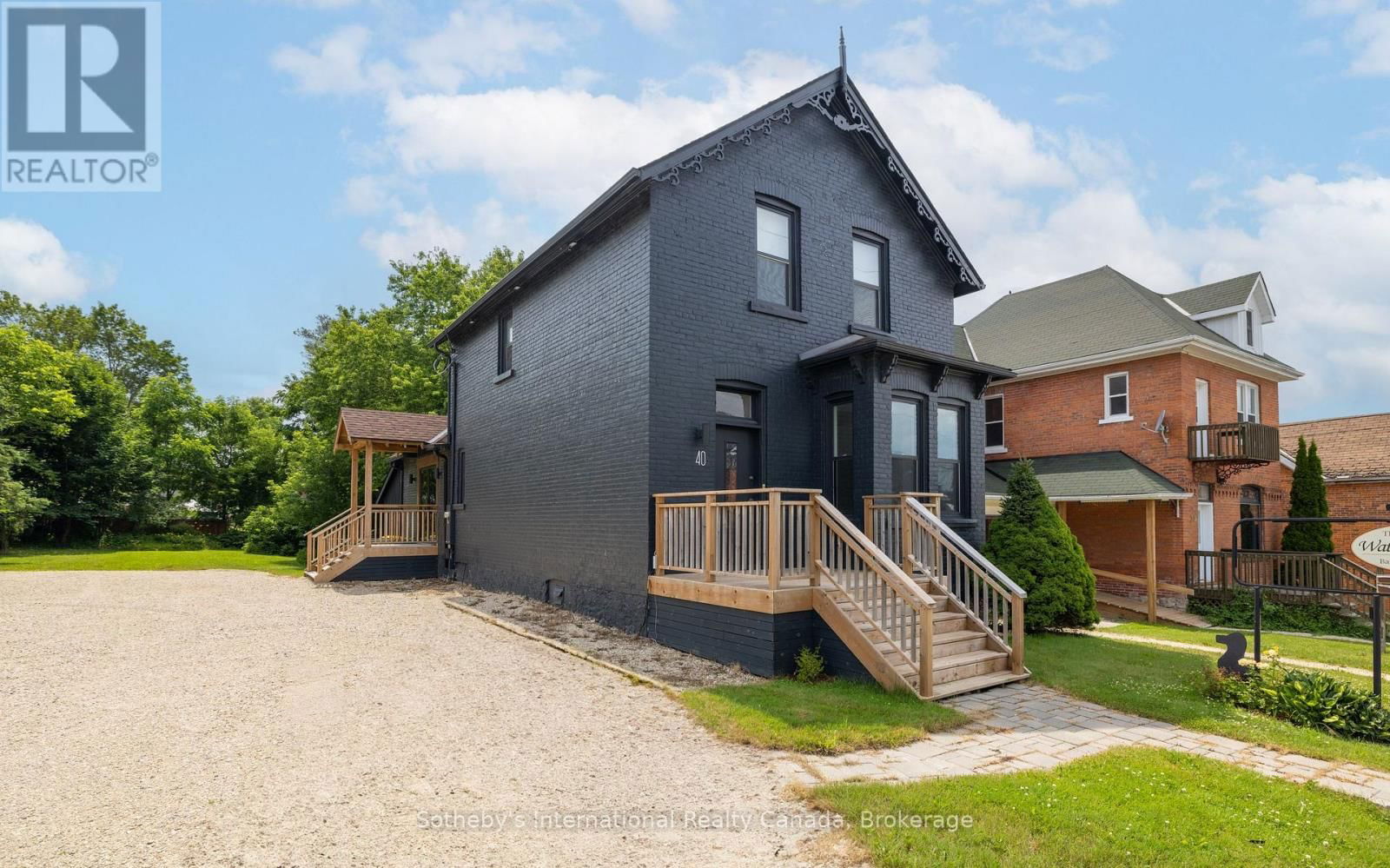 40 TORONTO STREET SOUTH Image 1