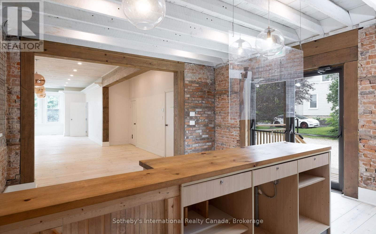 40 TORONTO STREET SOUTH Image 12