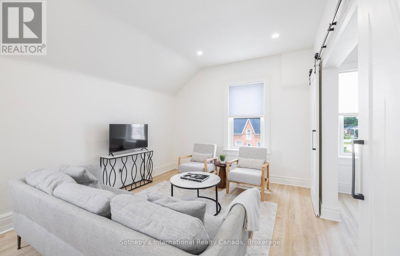 40 TORONTO STREET SOUTH Image 19