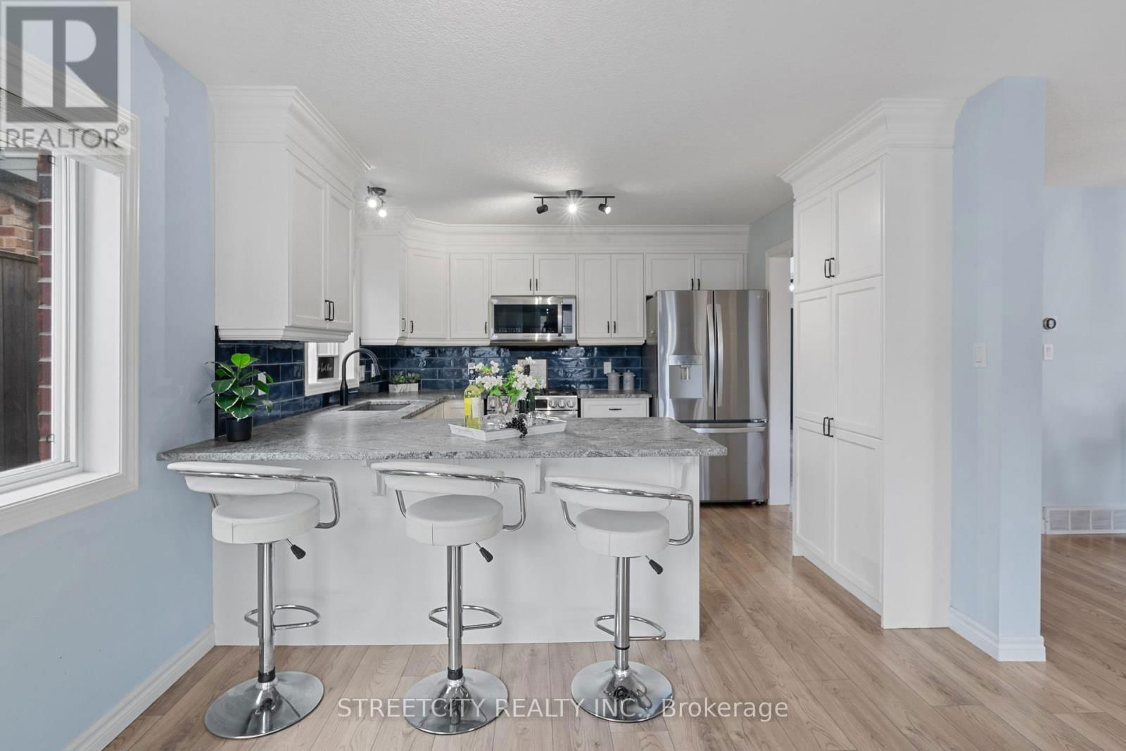 281 BAXTER STREET Image 19