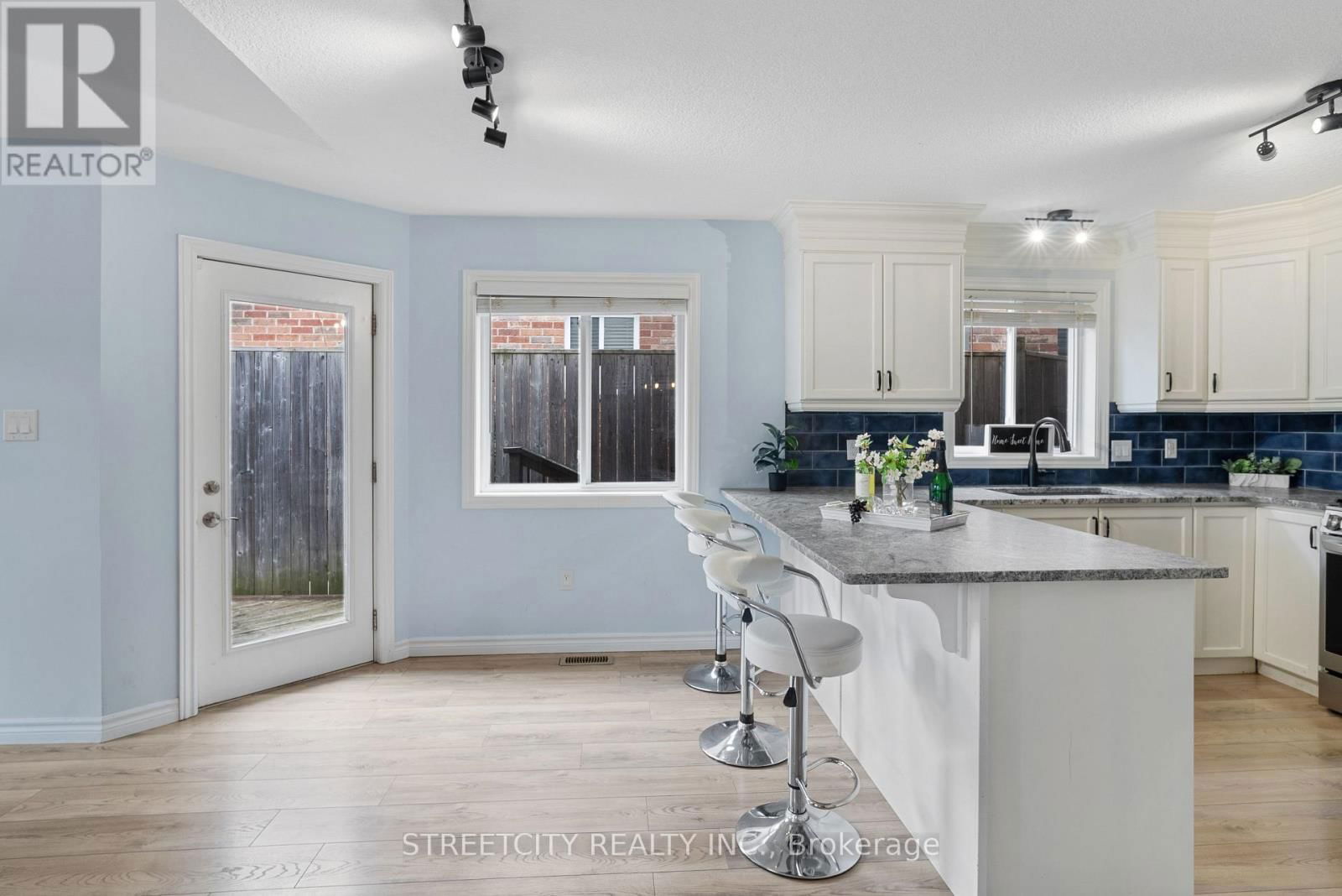 281 BAXTER STREET Image 20