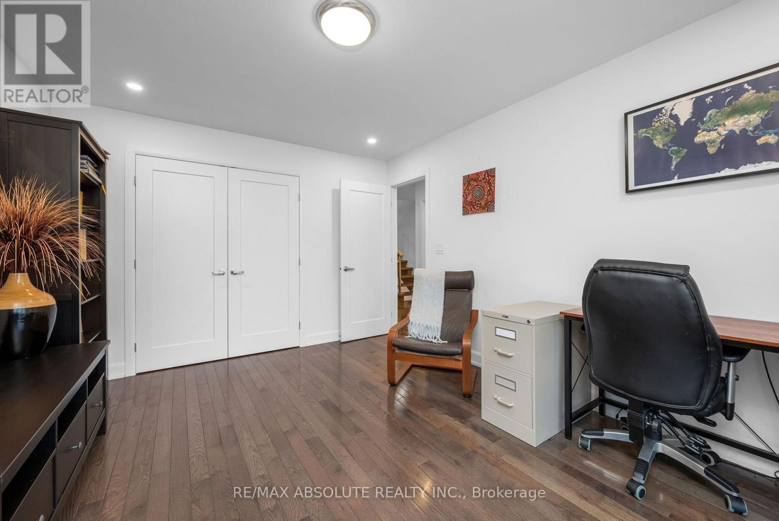 216B CHURCHILL AVENUE NORTH Image 17