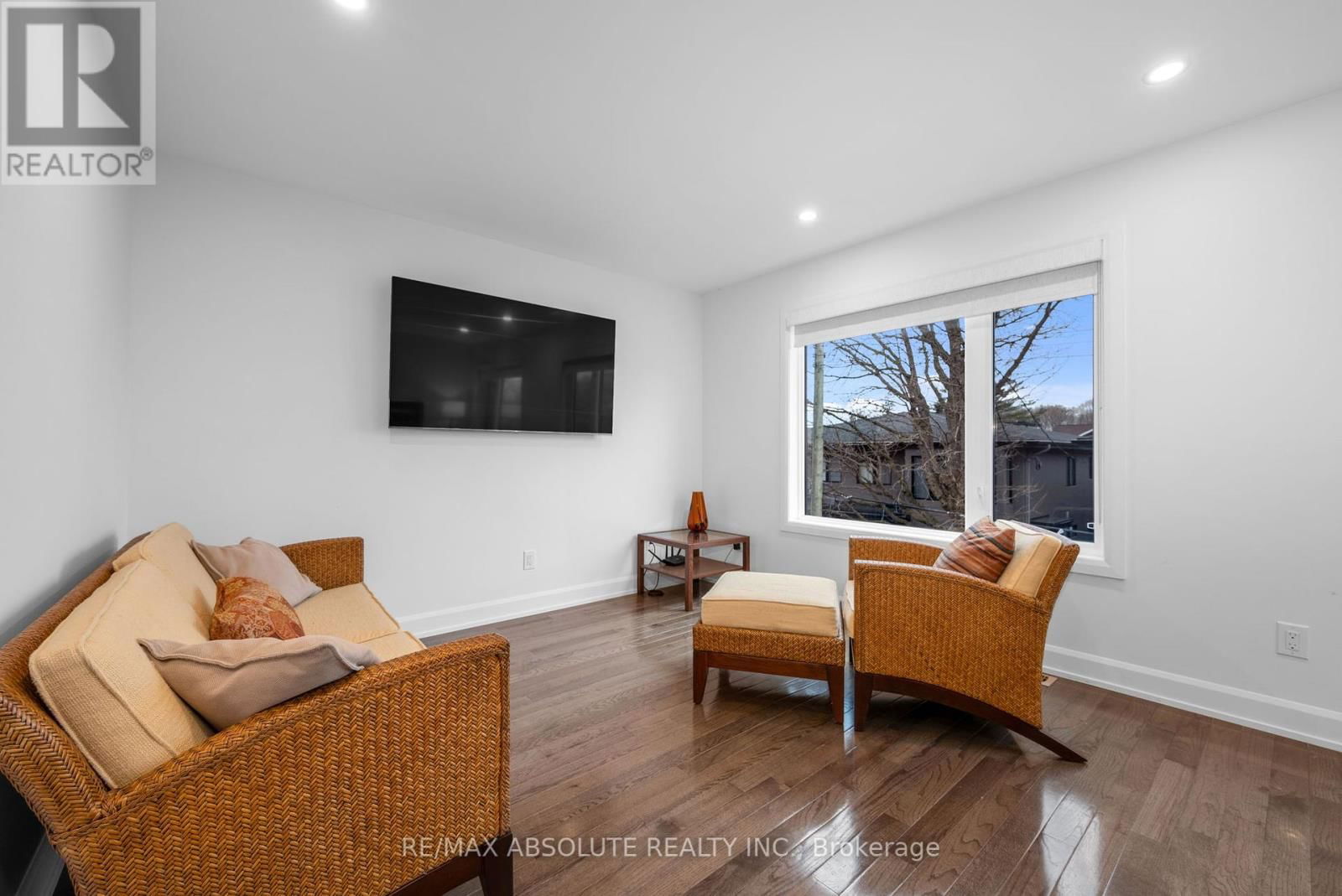 216B CHURCHILL AVENUE NORTH Image 22