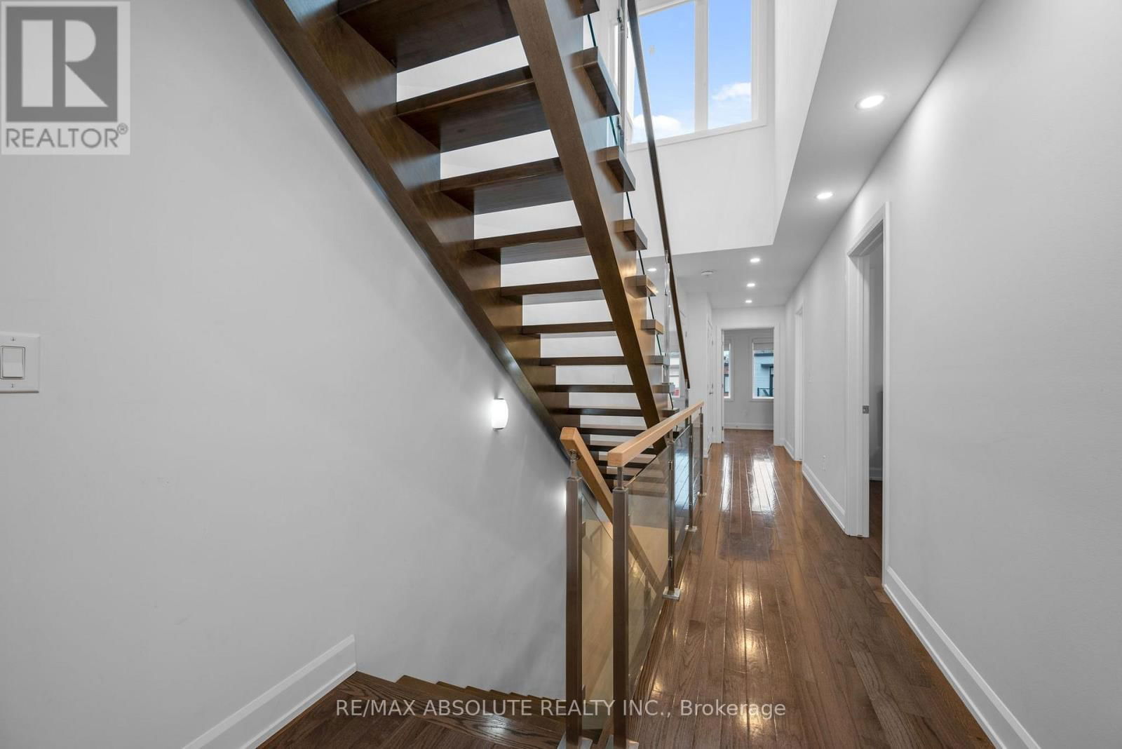 216B CHURCHILL AVENUE NORTH Image 27