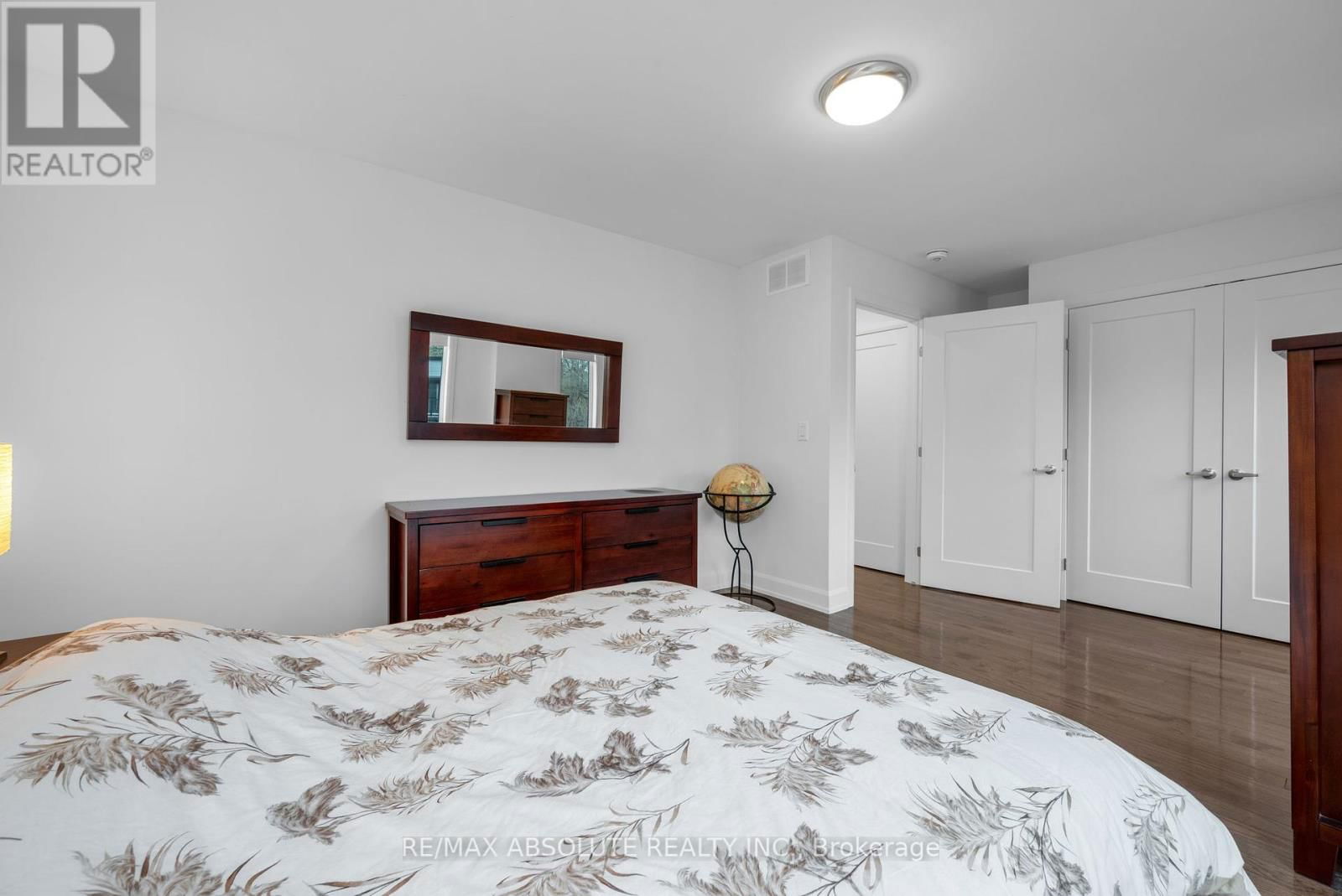216B CHURCHILL AVENUE NORTH Image 29