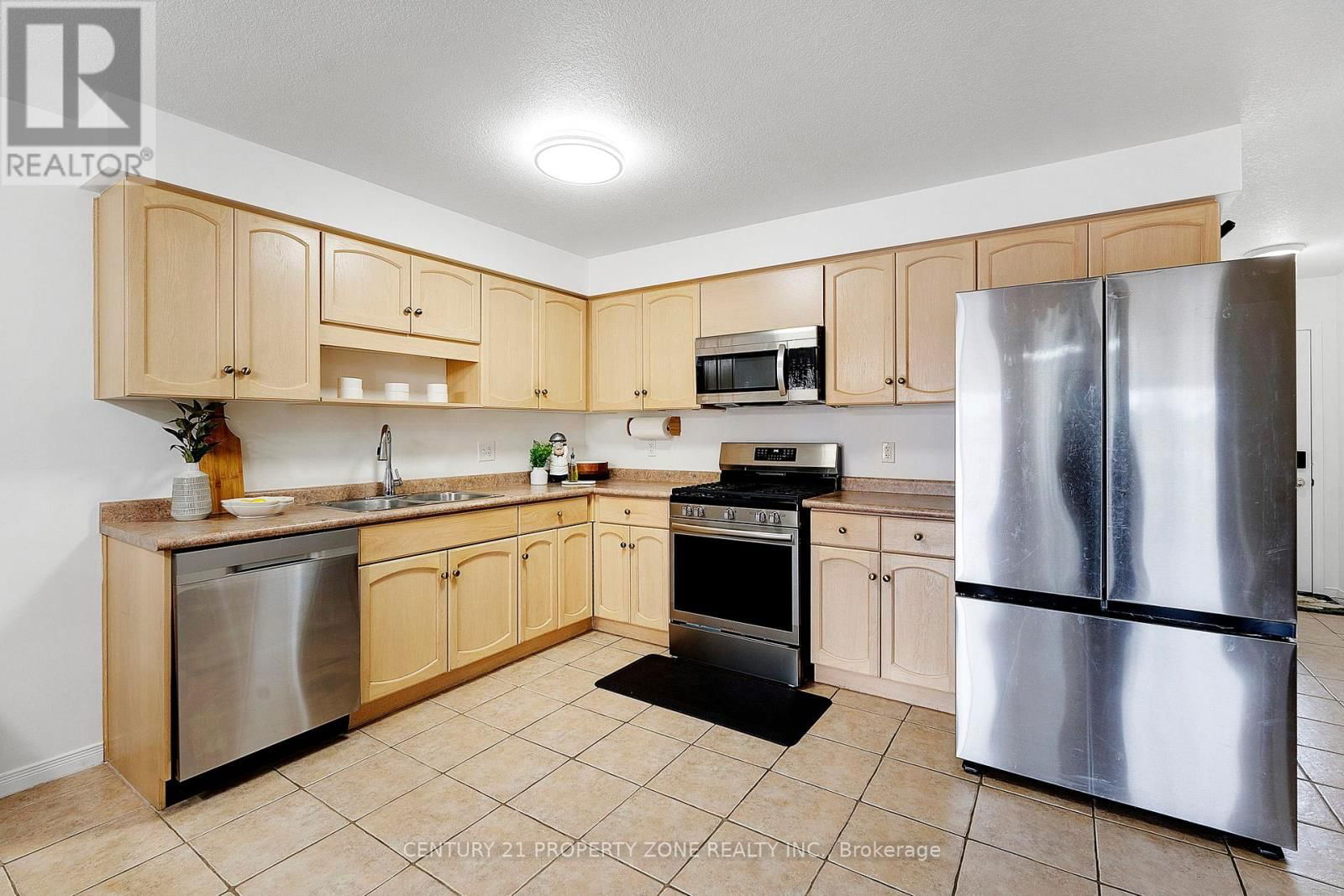 35 - 210 DAWN AVENUE Image 12