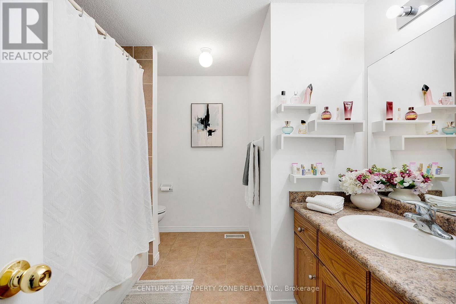 35 - 210 DAWN AVENUE Image 26