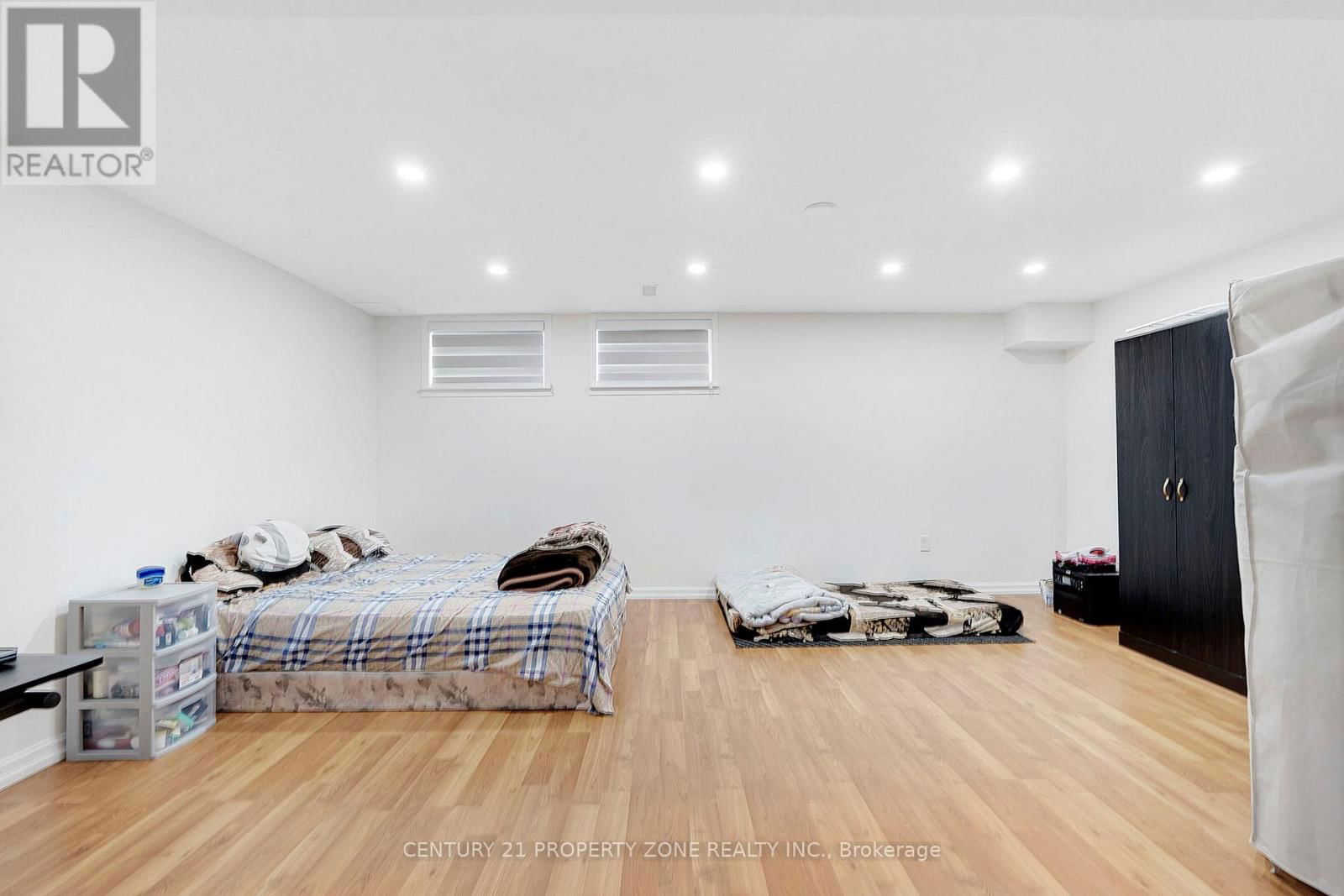 35 - 210 DAWN AVENUE Image 29