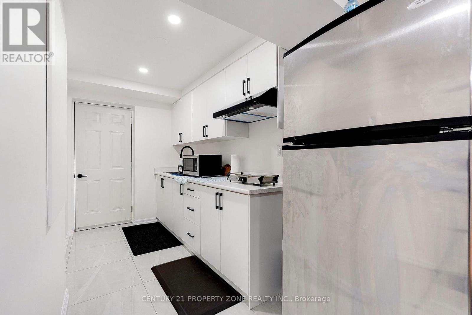 35 - 210 DAWN AVENUE Image 31