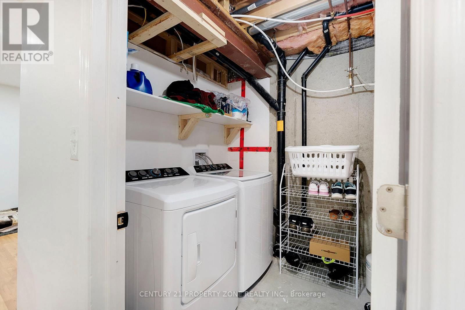 35 - 210 DAWN AVENUE Image 33