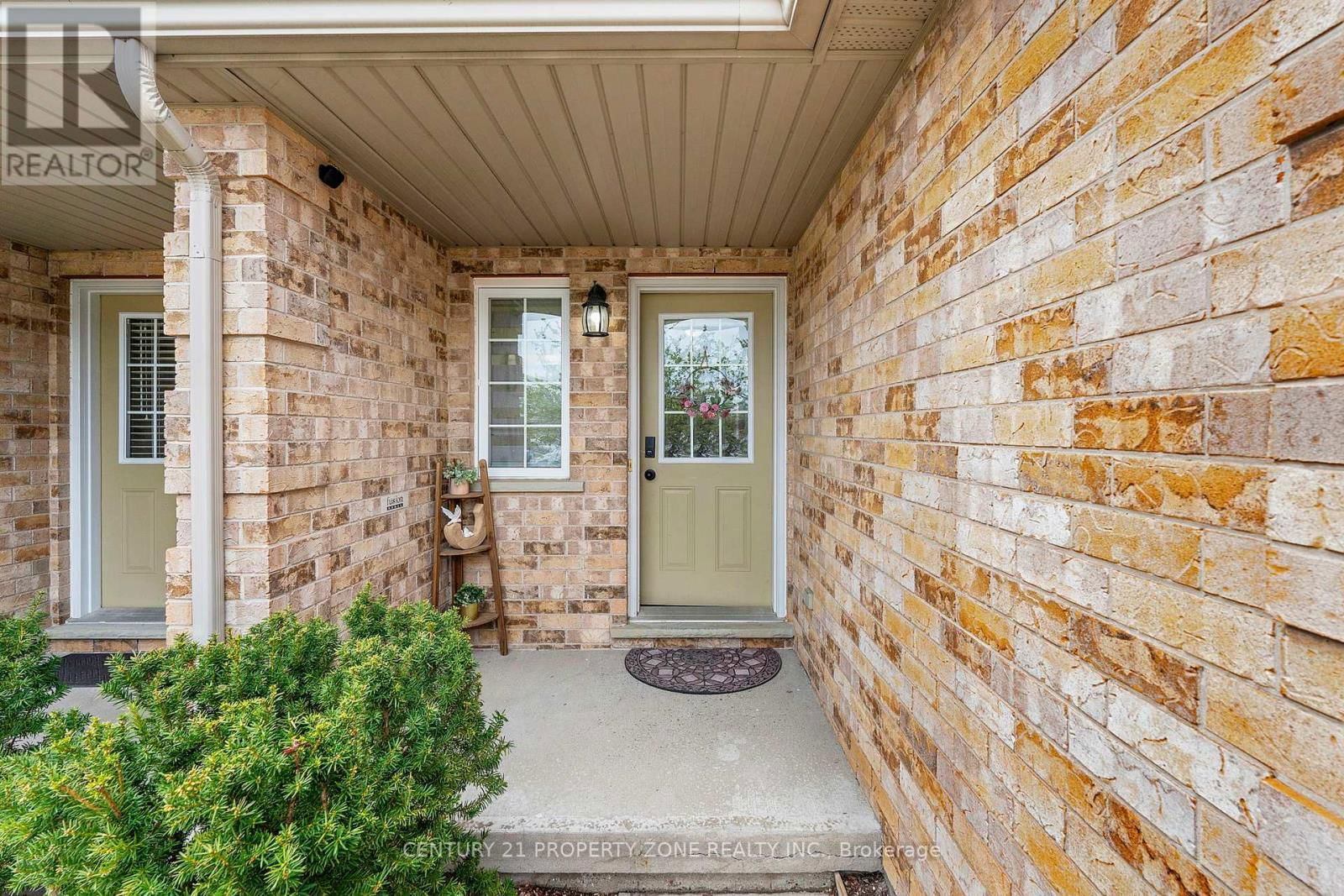 35 - 210 DAWN AVENUE Image 6