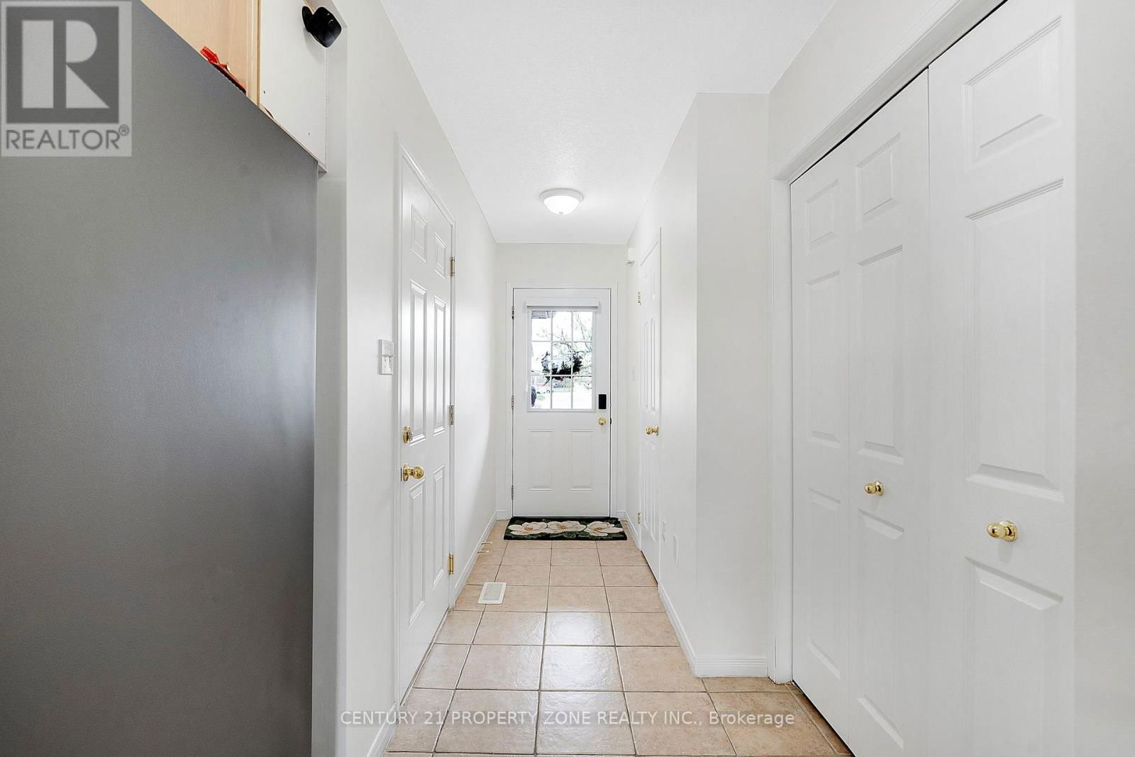 35 - 210 DAWN AVENUE Image 7