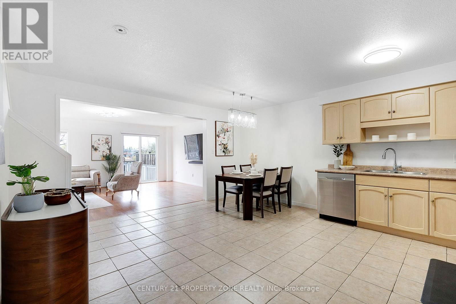 35 - 210 DAWN AVENUE Image 9