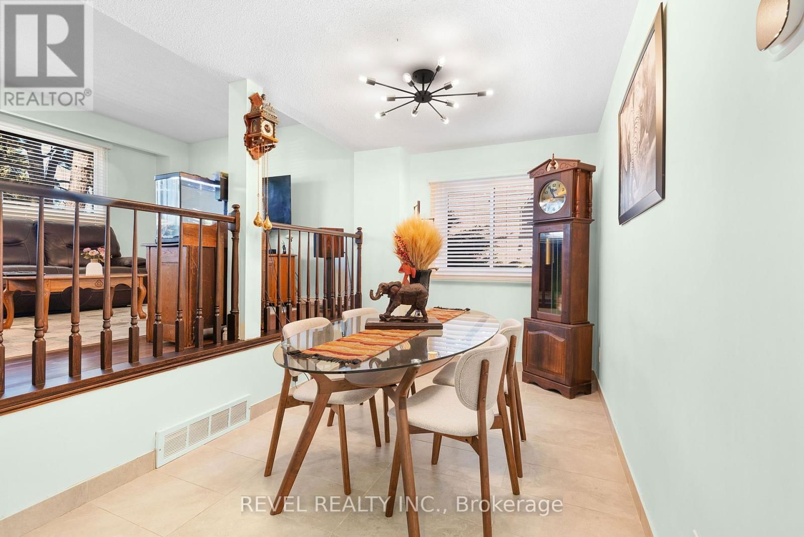 8 - 122 LAKESHORE ROAD Image 11