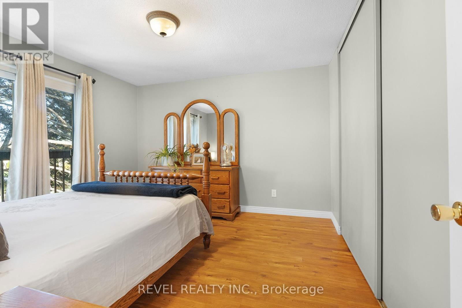 8 - 122 LAKESHORE ROAD Image 17
