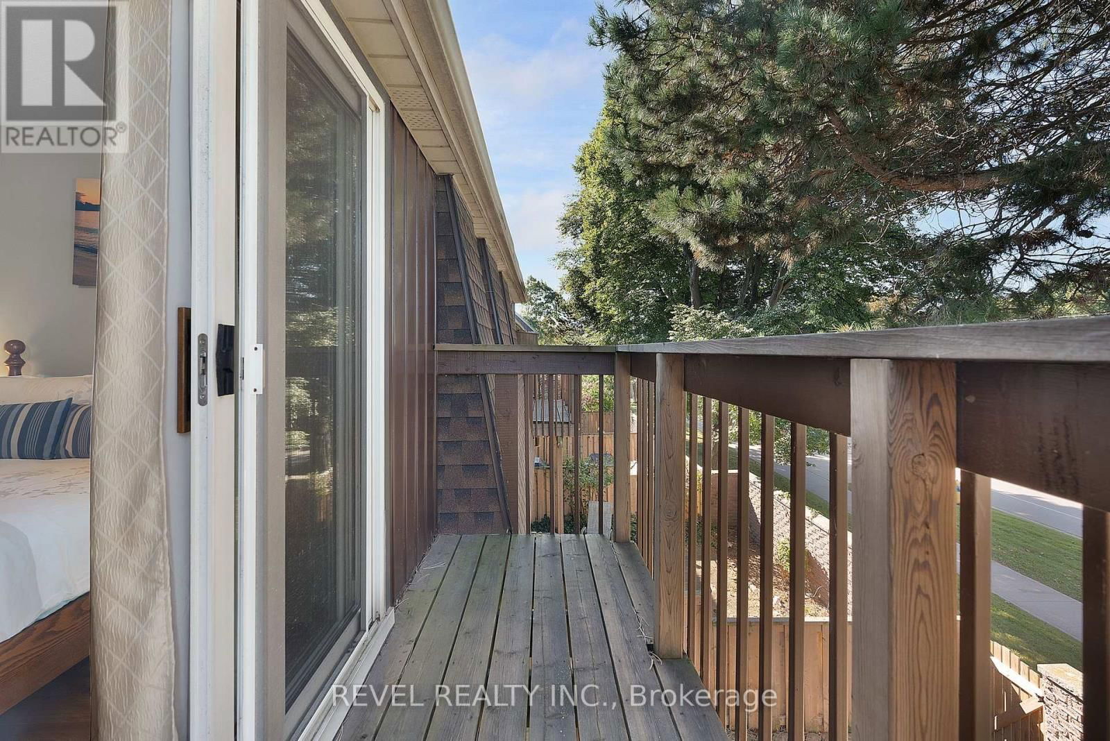 8 - 122 LAKESHORE ROAD Image 18