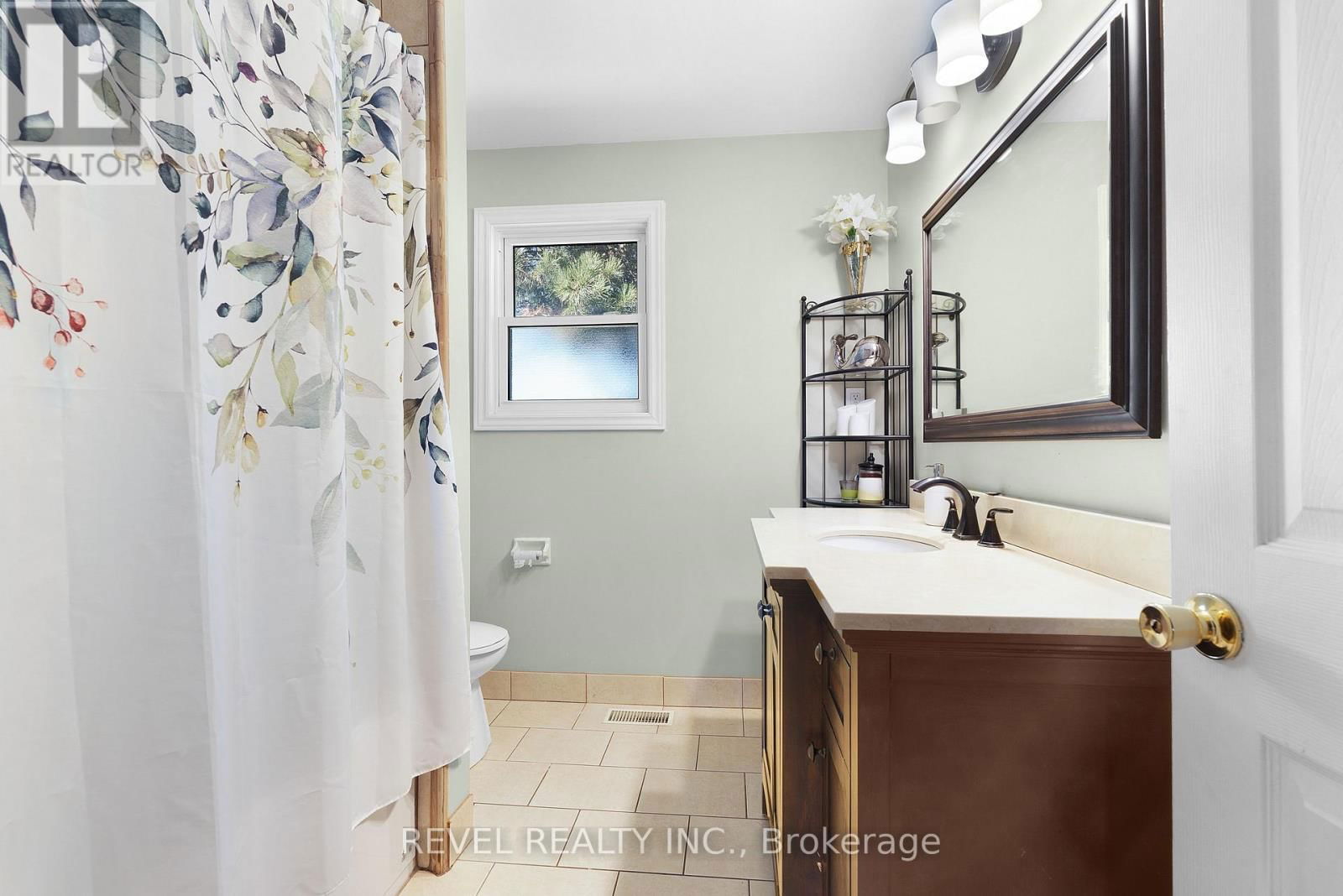 8 - 122 LAKESHORE ROAD Image 19