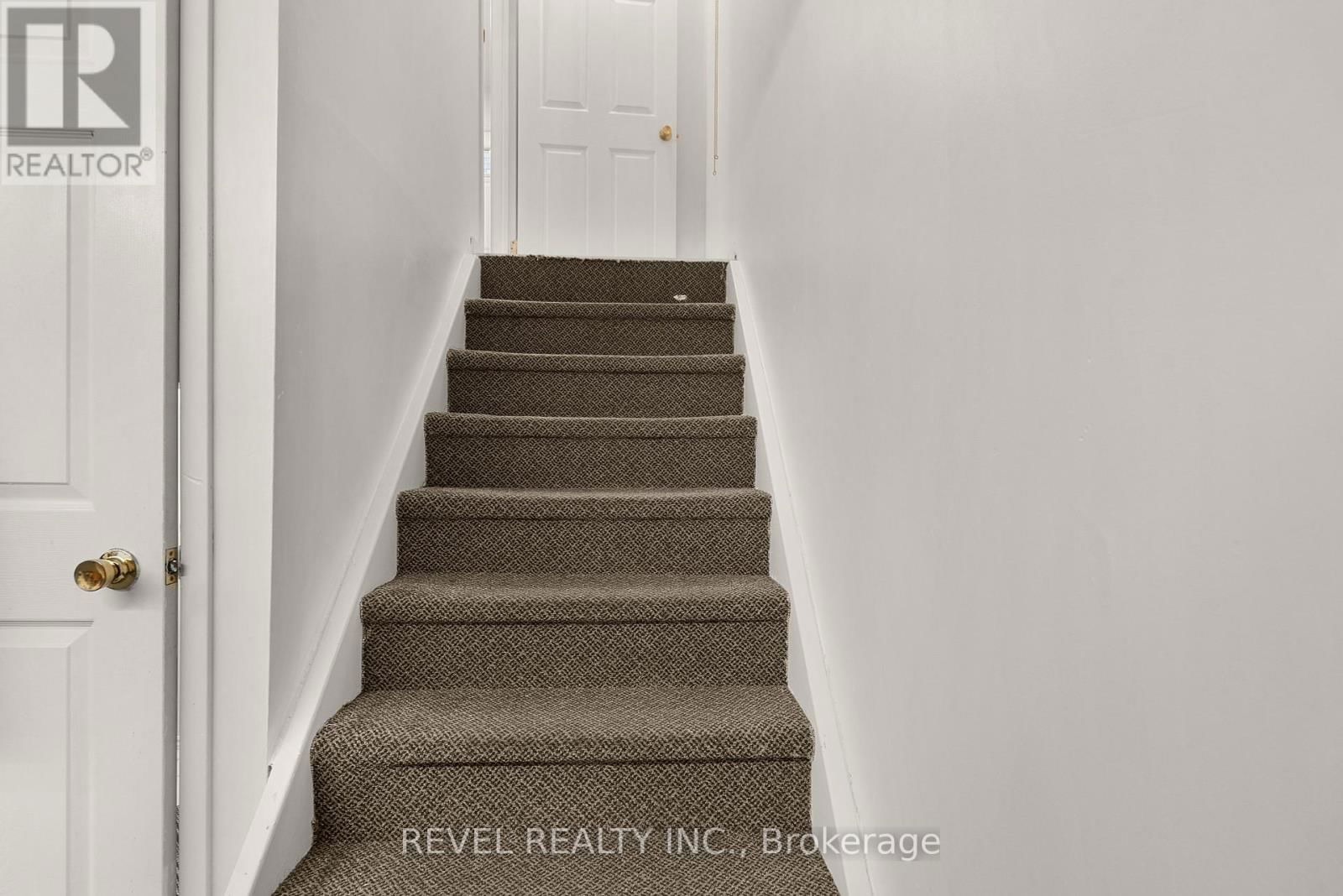 8 - 122 LAKESHORE ROAD Image 24