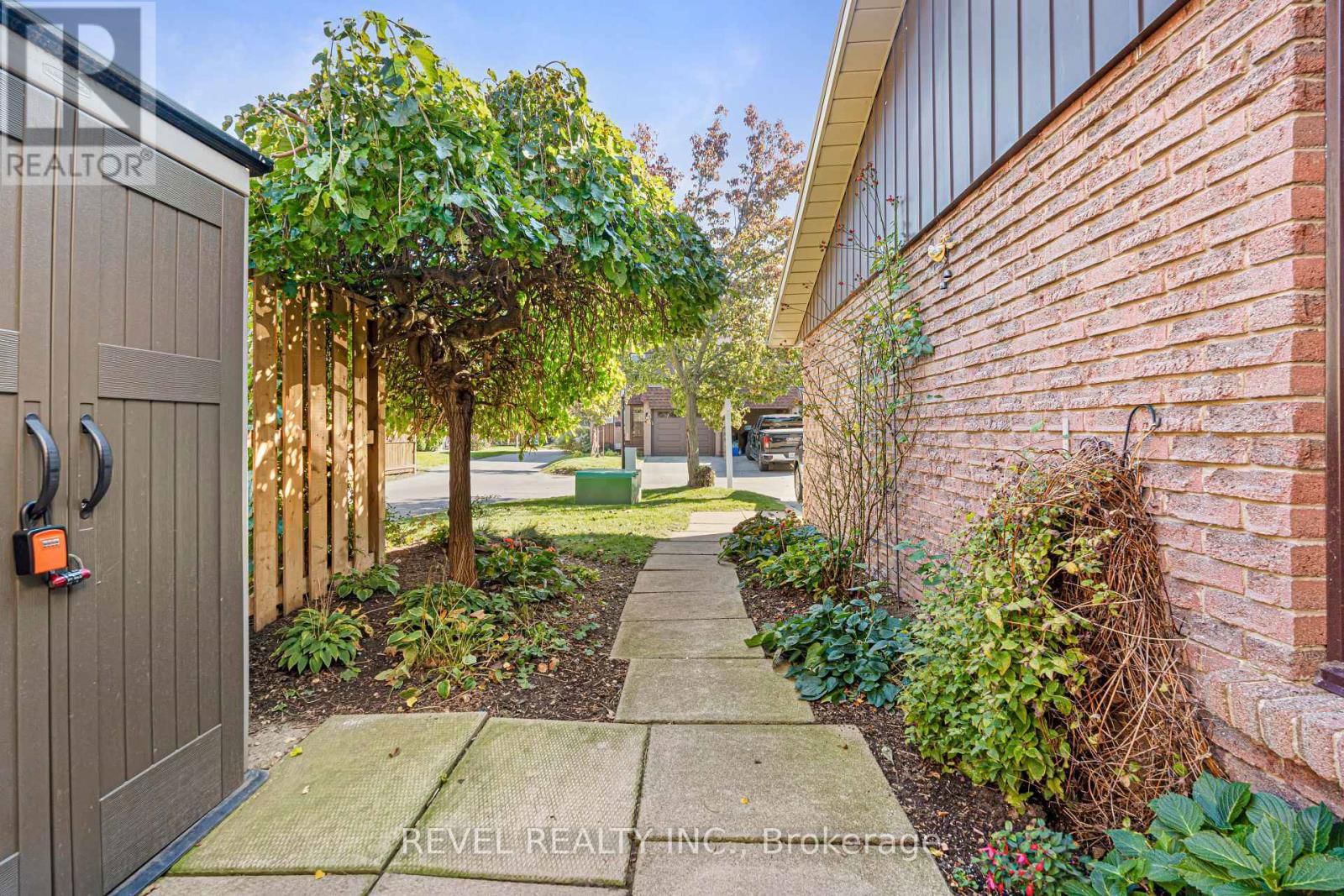 8 - 122 LAKESHORE ROAD Image 34