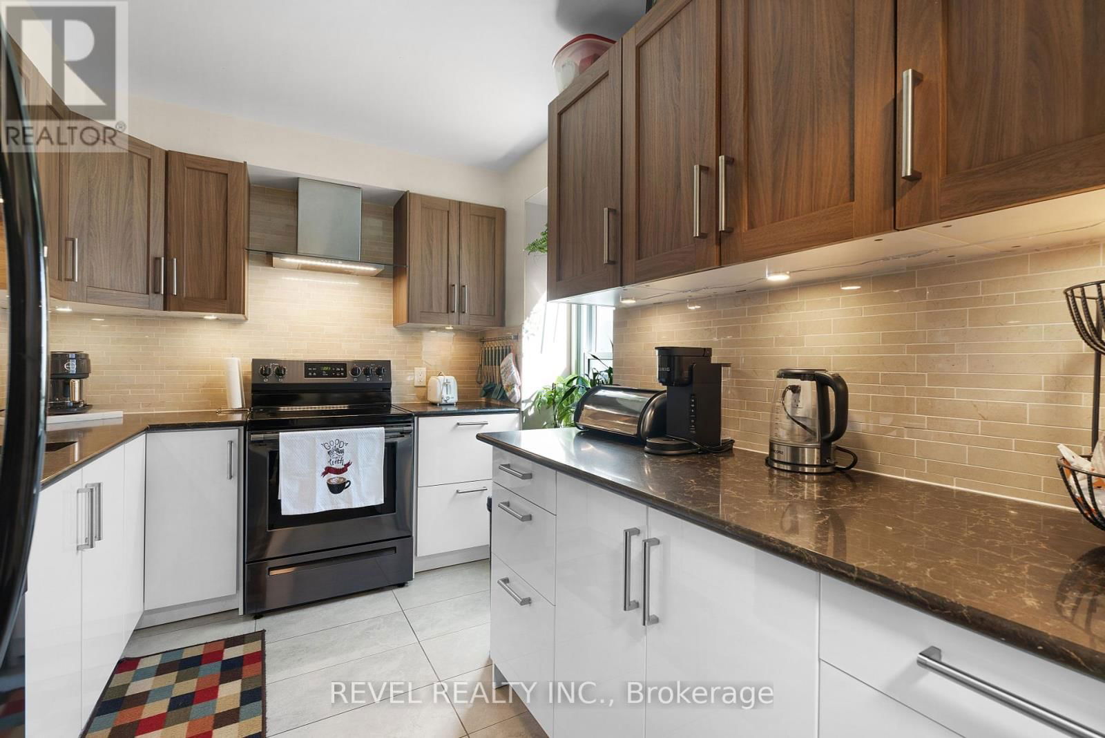 8 - 122 LAKESHORE ROAD Image 5