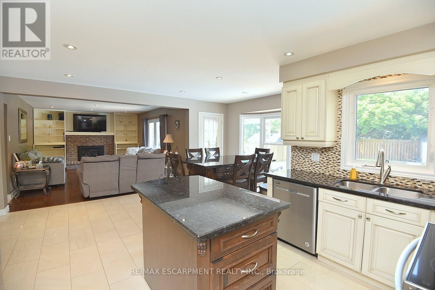 3 SUTER CRESCENT Image 11