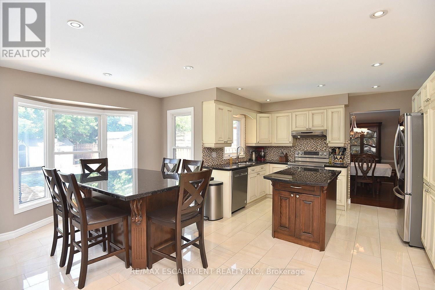 3 SUTER CRESCENT Image 12