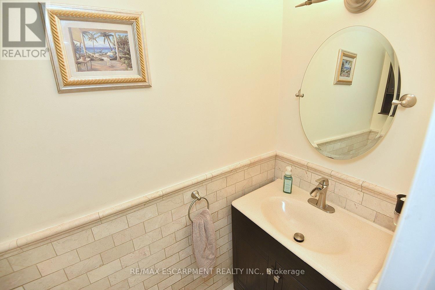 3 SUTER CRESCENT Image 16