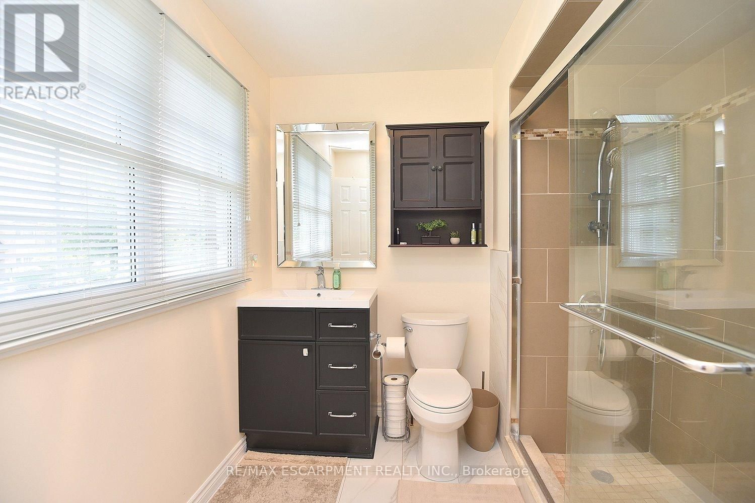 3 SUTER CRESCENT Image 21