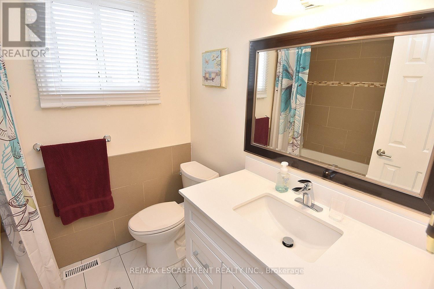 3 SUTER CRESCENT Image 25