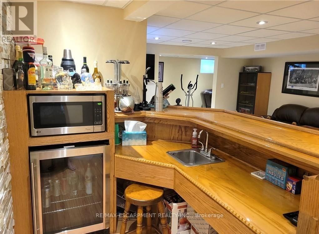 3 SUTER CRESCENT Image 28