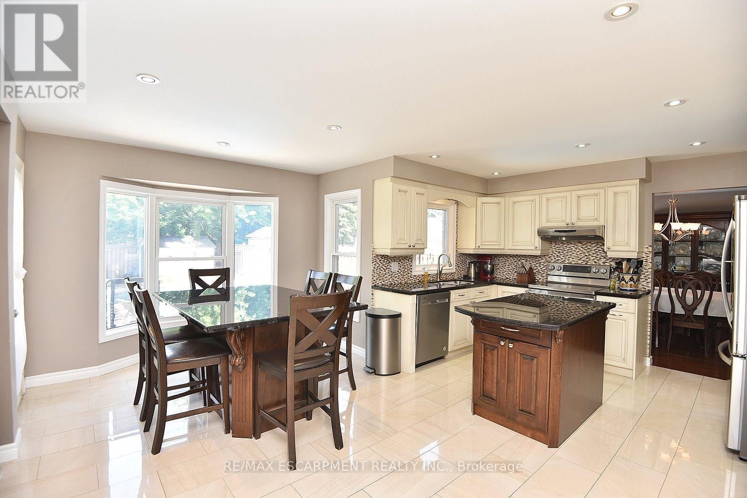3 SUTER CRESCENT Image 6