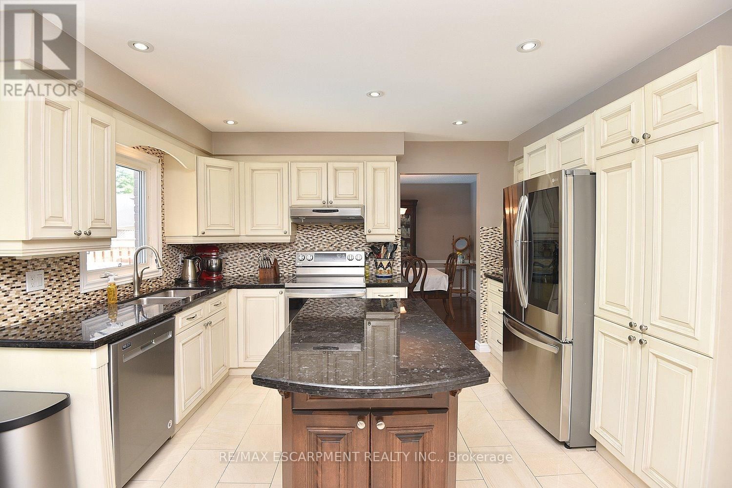 3 SUTER CRESCENT Image 7