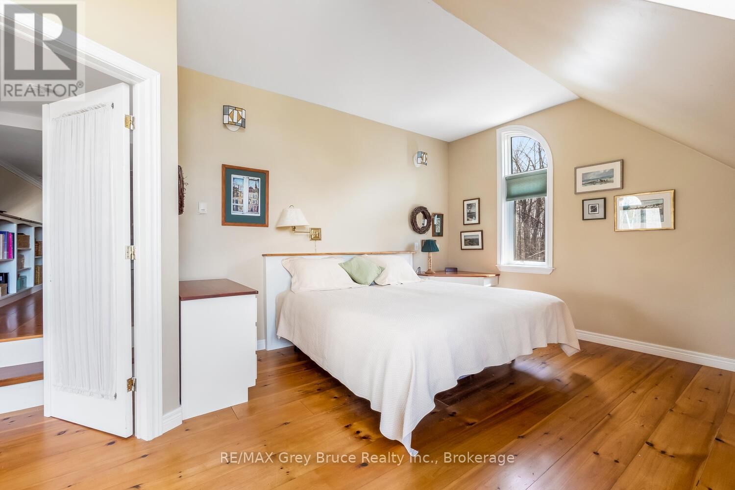 20 MAPLE DRIVE Image 19