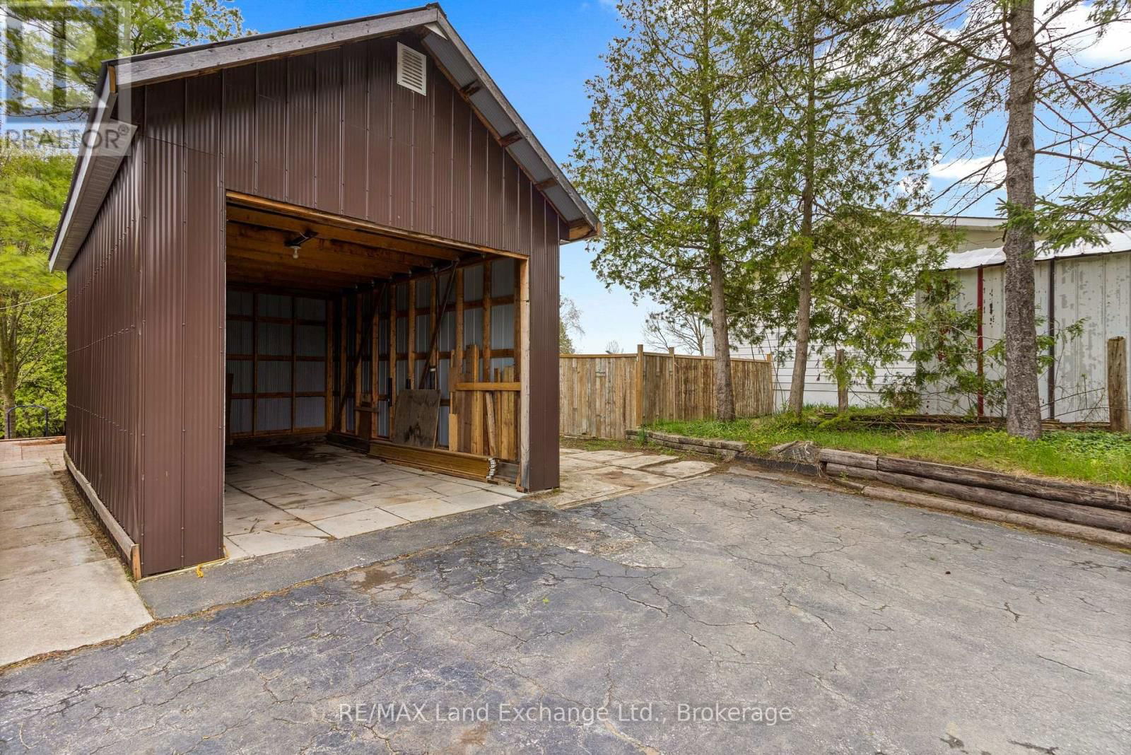 114076 GREY 3 ROAD Image 38