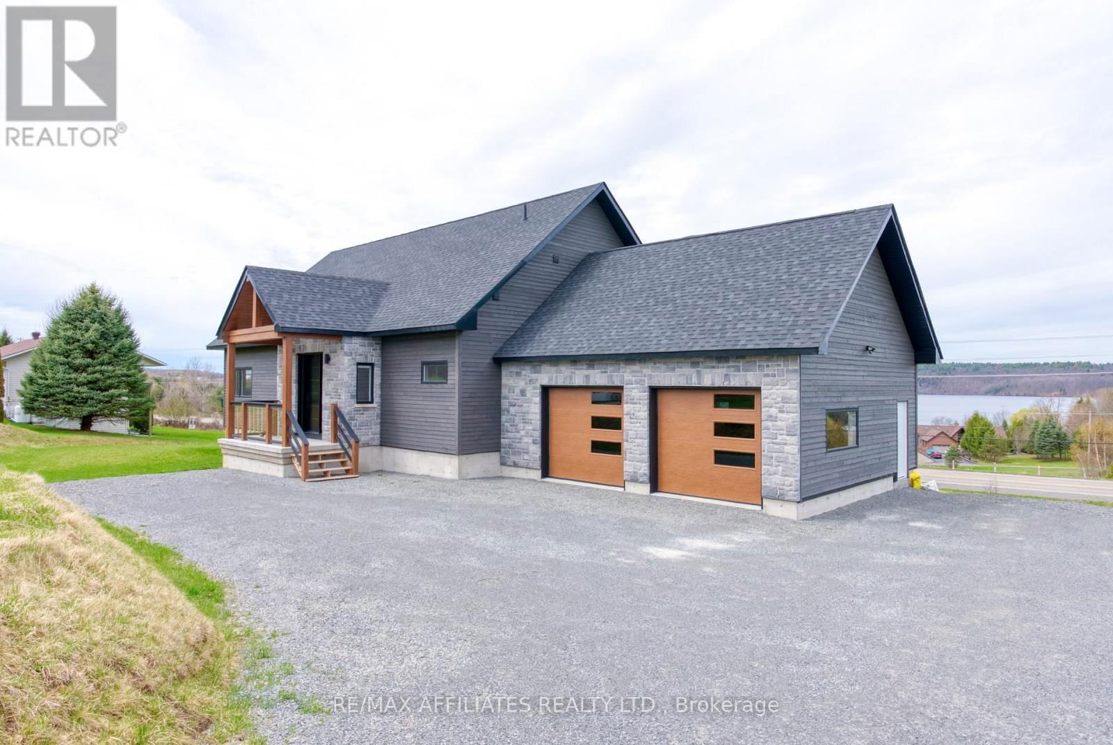 48 TROTTERS LANE Image 1
